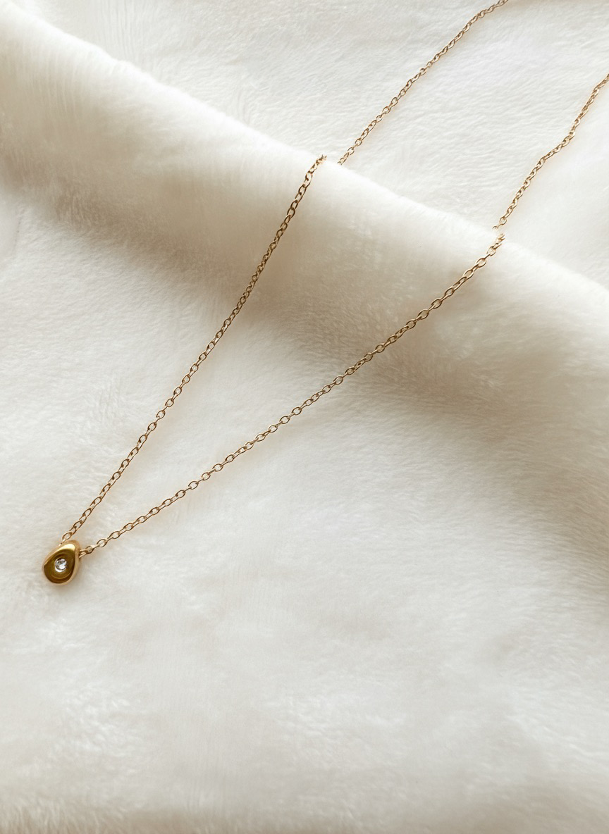 Minimalist Gold Teardrop Necklace