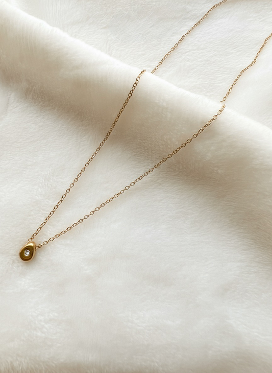 Minimalist Gold Teardrop Necklace