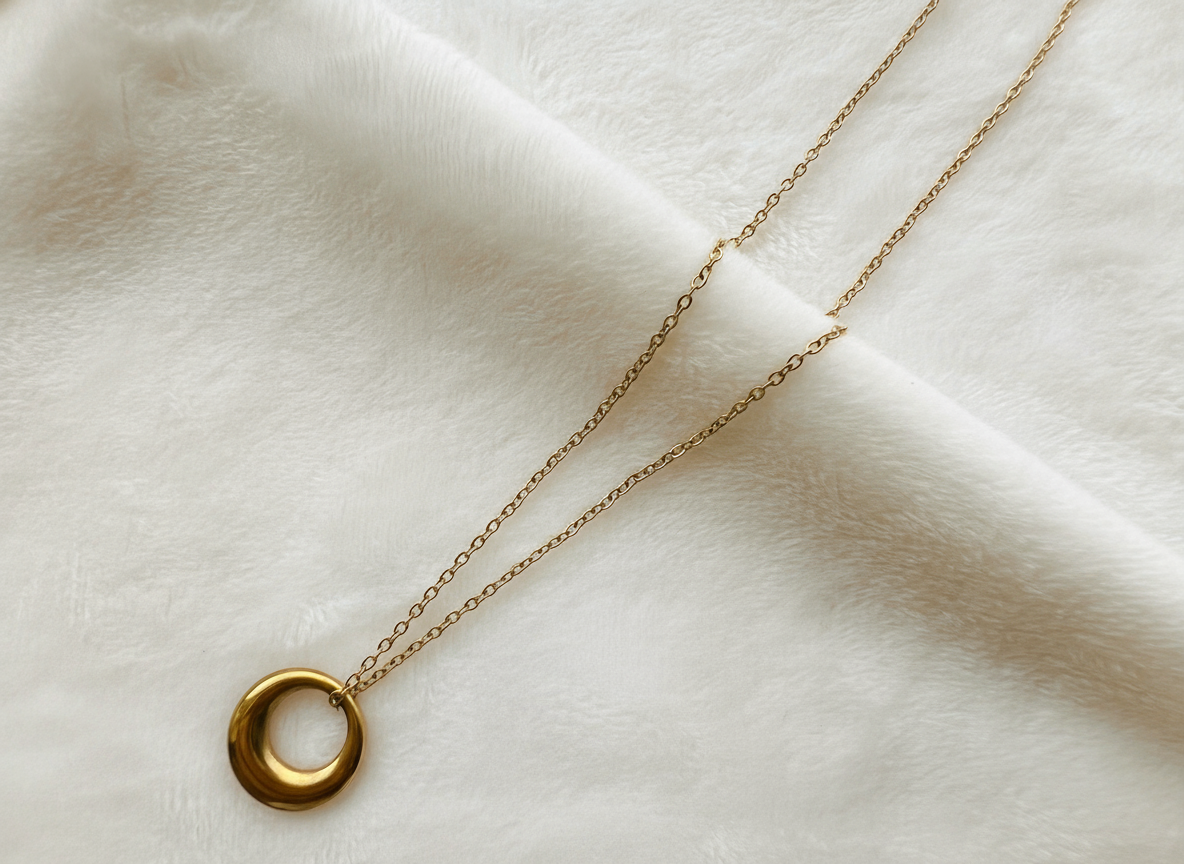 Ring Gold Pendant Necklace