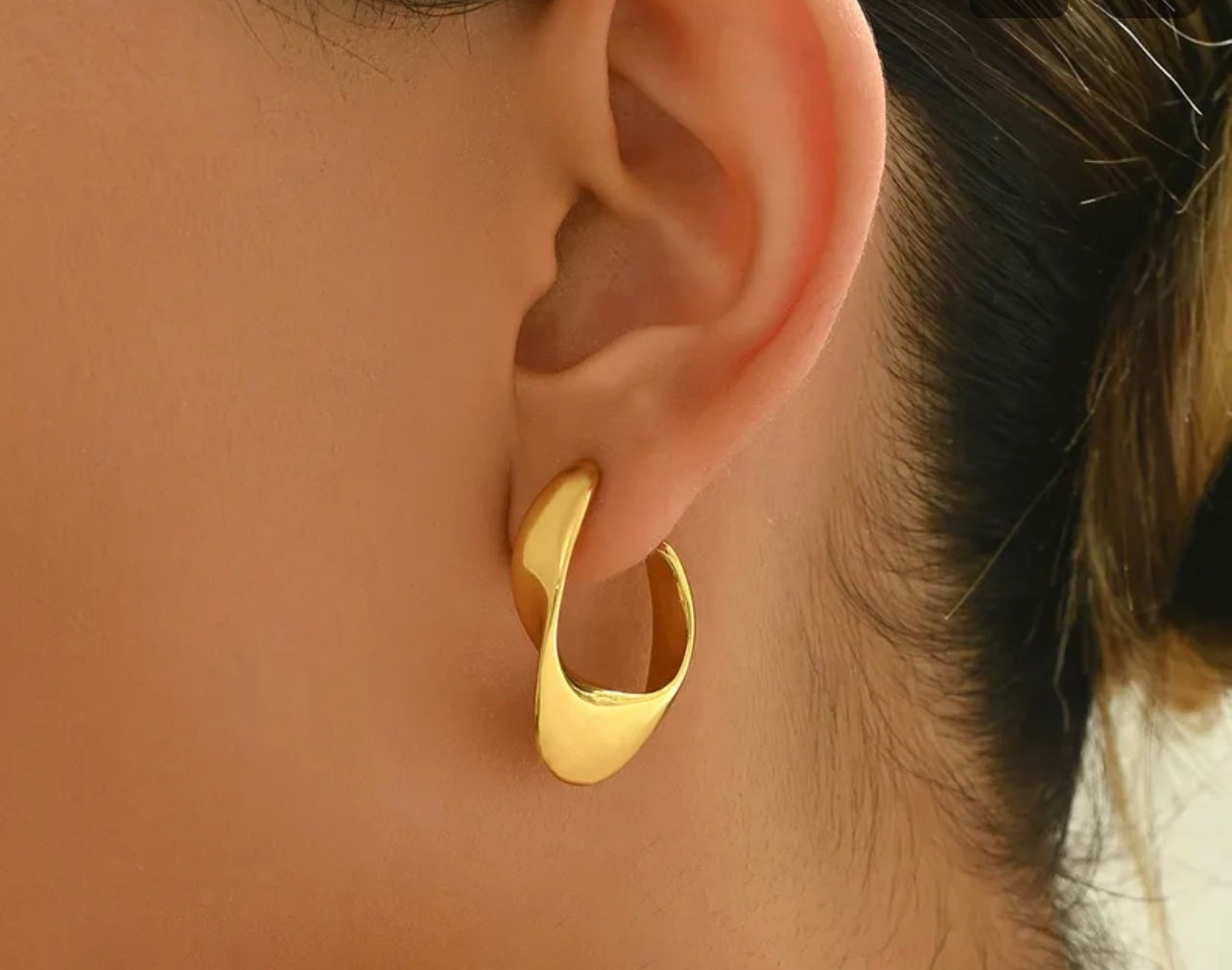 Serene Wave Hoop Earrings