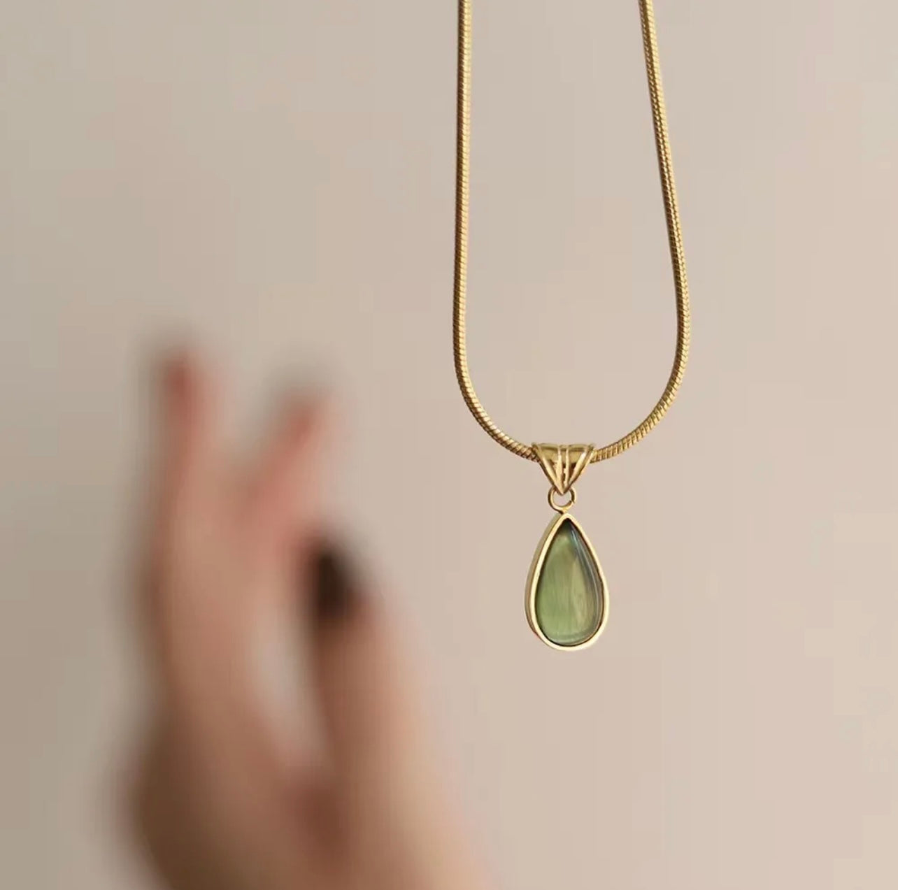 Gold Teardrop Cat-Eye Pendant Necklace