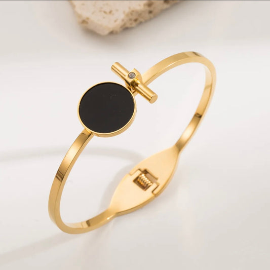 Onyx-Inspired T-Bar Bangle